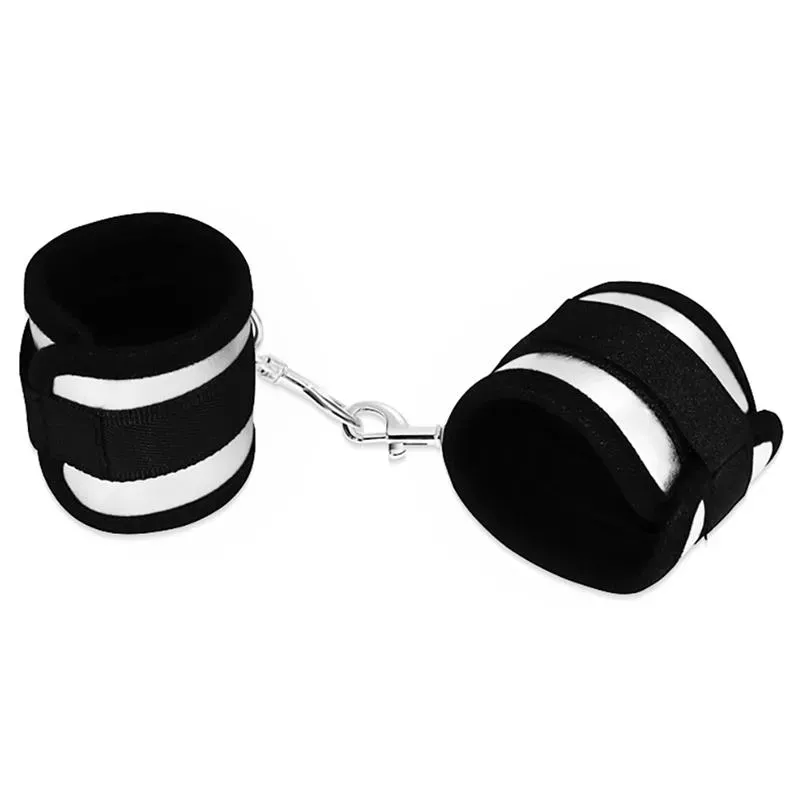 Esposas Velcro Negro y Plateado – Esposas y Antifaces