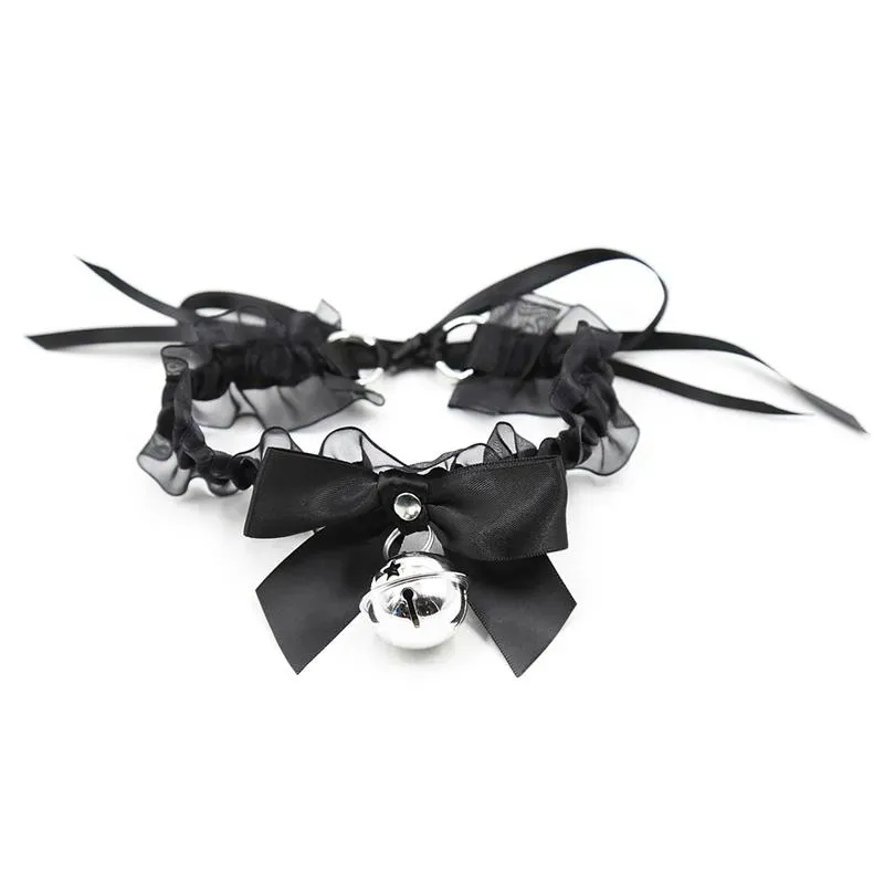 Collar con Lazo, Cascabel y Encaje – Collares