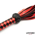 Flogger Rojo y Negro  50cm