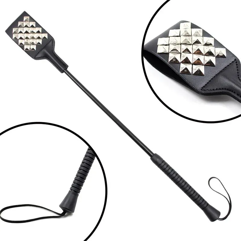Fusta Cuadrada con Tachuelas Plateadas 53 cm – Spanking